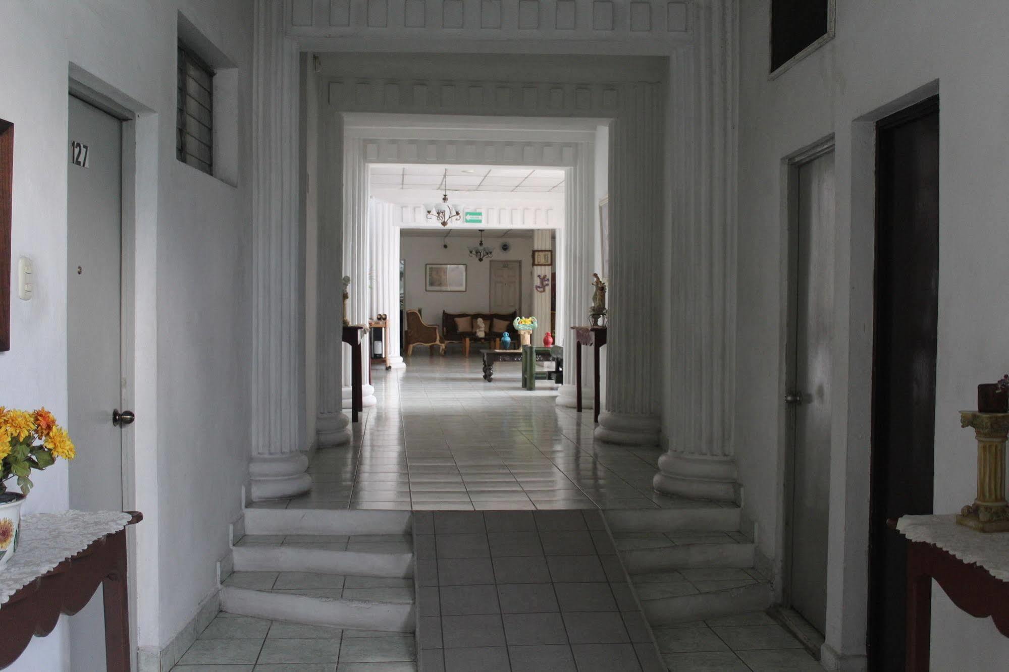 סאן סלבדור Hotel Grecia Real מראה חיצוני תמונה